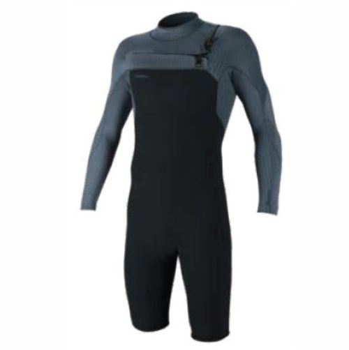 Produktfoto eines Männer Neoprenanzugs mit langen Armen und kurzen Beinen